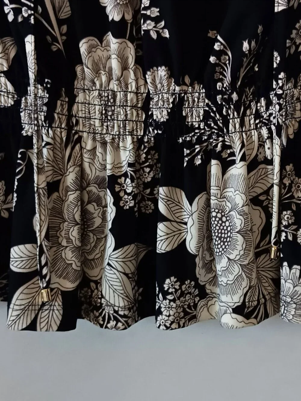 TOMMY HILFIGER Navy and White Floral Sleeveless Blouse Size L ($14) - Picture 5 of 12